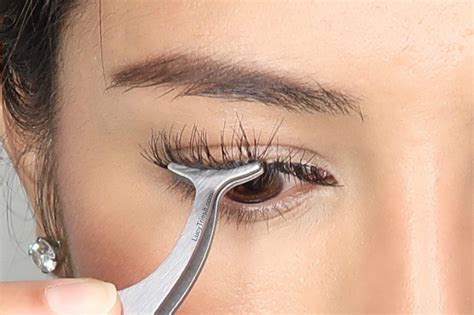 5 Easy Ways To Use A False Lash Applicator