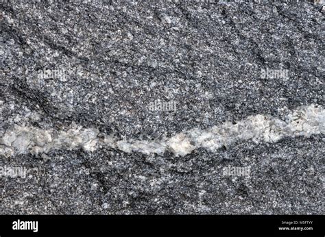 5 Ways Quartz Lines Transform Granite Rock