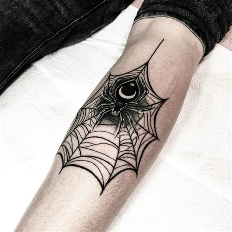 7 Meaningful Spider Tattoo Designs For Your Neck