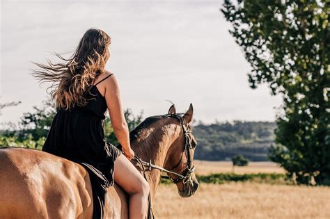 7 Tips For Riding A Horse Bareback