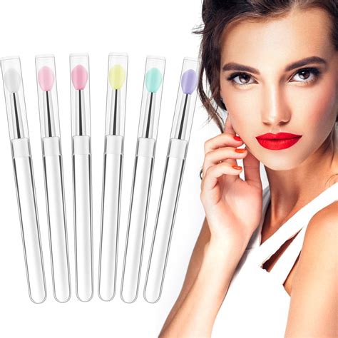 7 Types Of Lip Gloss Applicators To Know