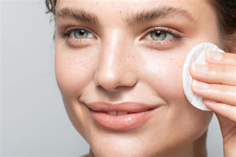 7 Ways To Elevate Skincare With An Applicator