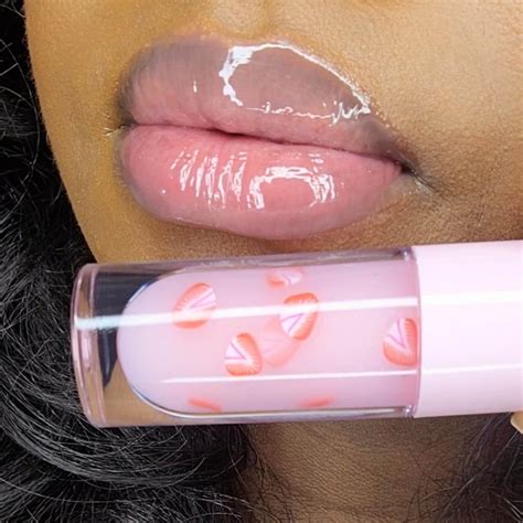 7 Ways To Perfect Lip Gloss With Big Applicator