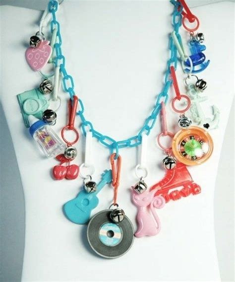 8 Retro Charm Necklaces To Revive 80s Fashion