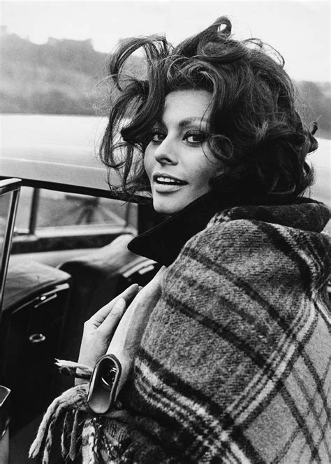 Beautiful Italian Women: La Dolce Vita Personified