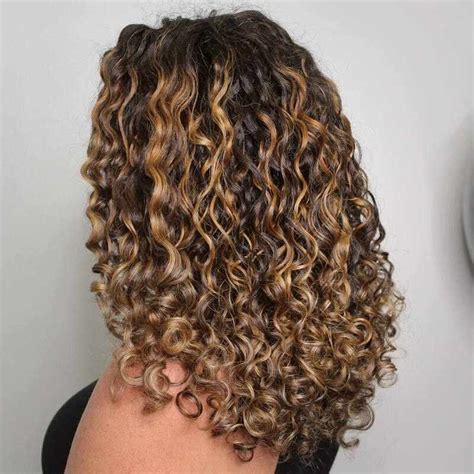 Caramel Curly Hair Highlights: A Sweet Hair Trend