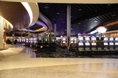 Casinos Near Airports: A Travelers Guide