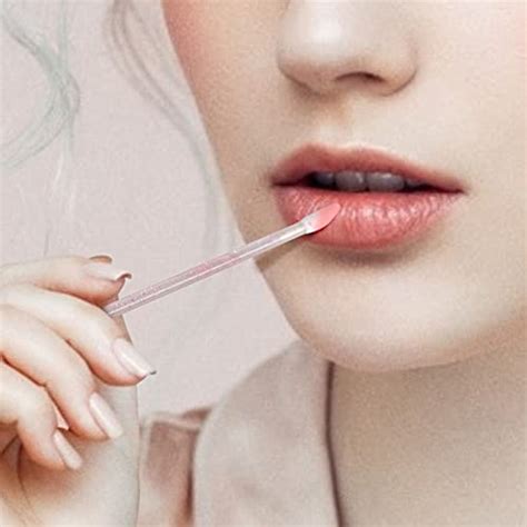 Lip Gloss Applicator: A Guide To Perfect Application