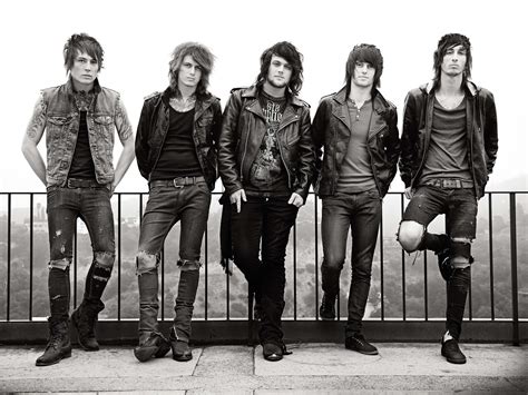 Meet The 5 Members Of Asking Alexandria