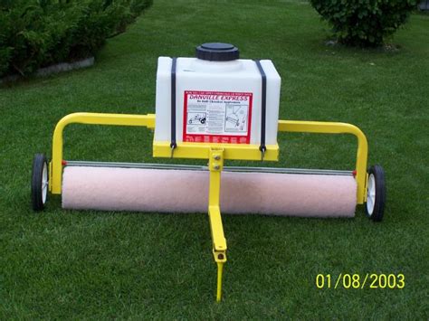 Rolling Herbicide Applicator For Efficient Weed Control